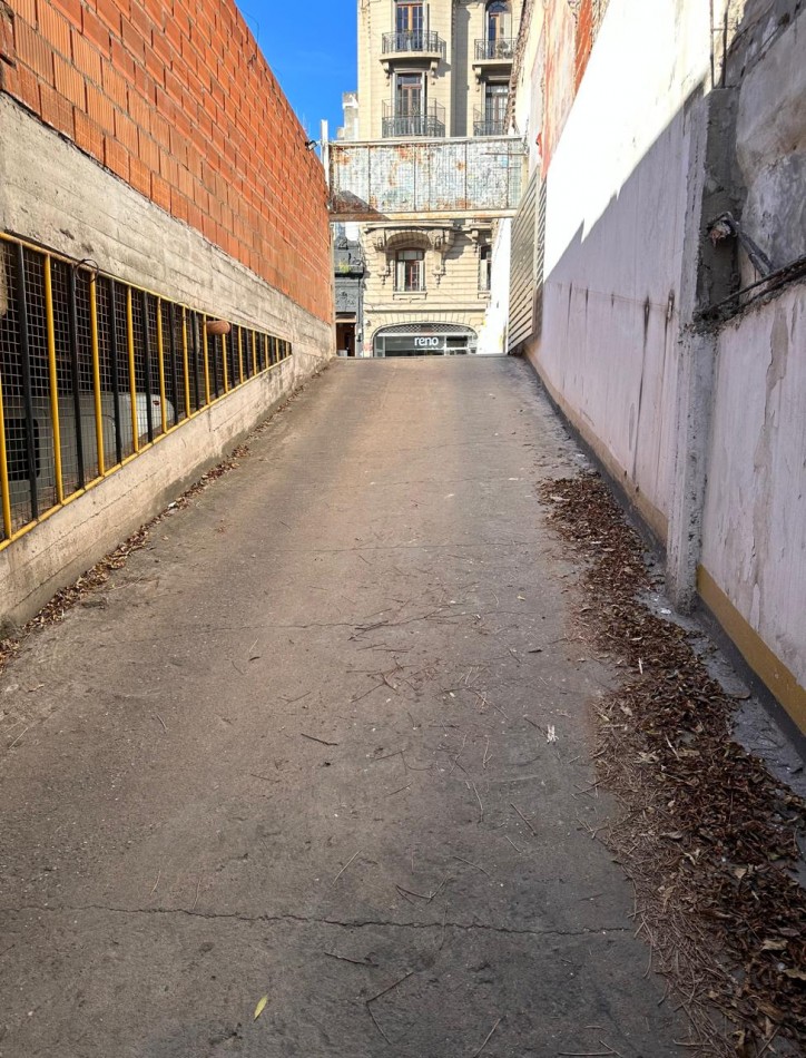 COCHERA EN VENTA! Corrientes 300