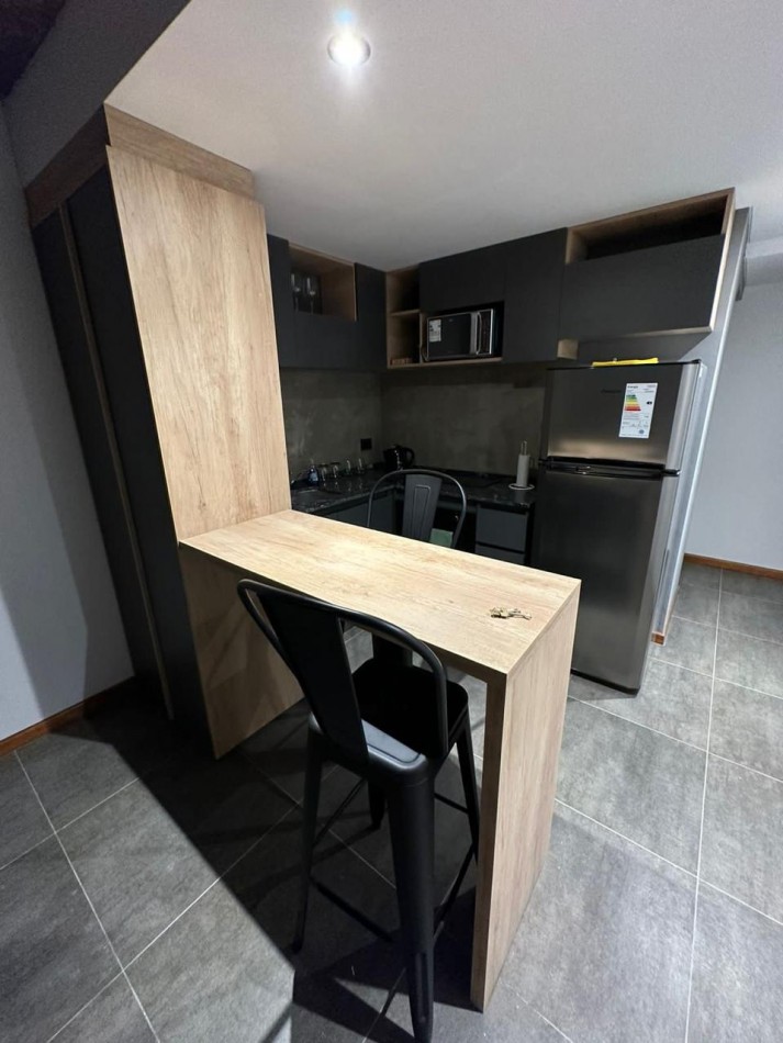 ¡OPORTUNIDAD! monoambiente completamente amoblado! edificio con amenities. Cerrito 700