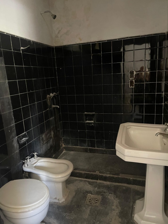 PH EN VENTA, un dormitorio. Excelente ubicacion. Primero de Mayo al 1300