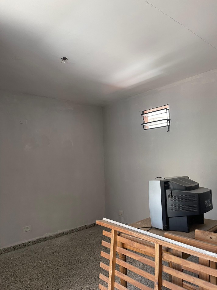 PH EN VENTA, un dormitorio. Excelente ubicacion. Primero de Mayo al 1300