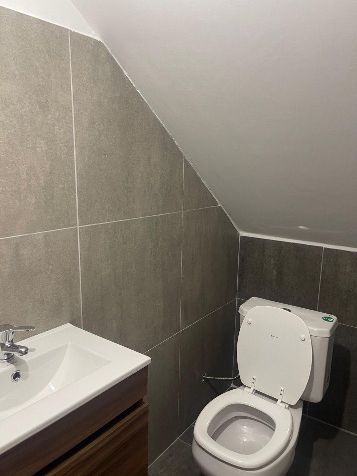 EN VENTA. impecable departamento de pasillo reciclado a nuevo. Tres dormitorios. Posiblidad de financiacion.  Paraguay 1900