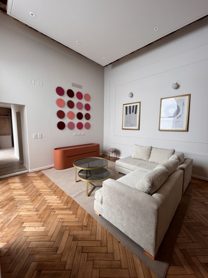 Espectacular Casa de diseño, reciclada. 4 dormitorios, patio con parrillero, terraza con piscina, cochera - Abasto