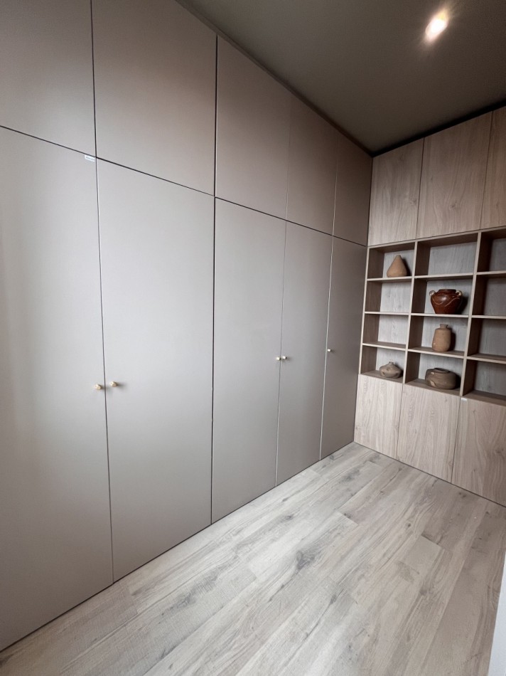 Espectacular Casa de diseño, reciclada. 4 dormitorios, patio con parrillero, terraza con piscina, cochera - Abasto