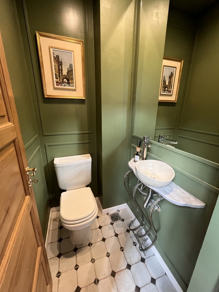 Importante Casa de diseño en Pinchicha, 3 dormitorio, patio con parrillero, terraza con piscina 