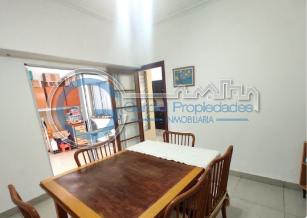 VENTA CASA AL FRENTE - Dos plantas - Tres dormitorios - Cochera - Tres patios - Terraza - BELLA VISTA