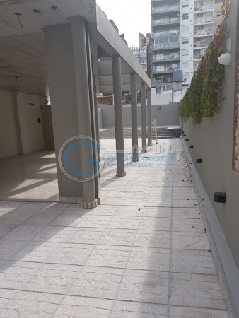 VENTA DEPARTAMENTO Semipiso a estrenar. Un dormitorio con patio y balcon . Amenities. Jujuy 1660