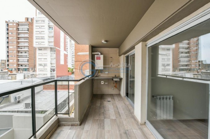 VENTA DEPARTAMENTO Semipiso 2 dormitorios con cochera. Balcon y patio. Amenities - Jujuy 1600