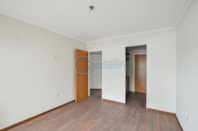 VENTA DEPARTAMENTO Semipiso 2 dormitorios con cochera. Balcon y patio. Amenities - Jujuy 1600