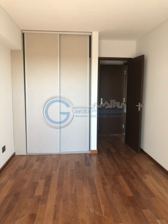 VENTA DEPARTAMENTO Semipiso UN DORMITORIO a estrenar. Balcon al frente y contrafrente con parrillero. Con cochera .Amenities en terraza vista al rio. Salta 1200