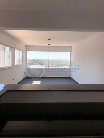 VENTA DEPARTAMENTO Semipiso UN DORMITORIO a estrenar. Balcon al frente y contrafrente con parrillero. Con cochera .Amenities en terraza vista al rio. Salta 1200