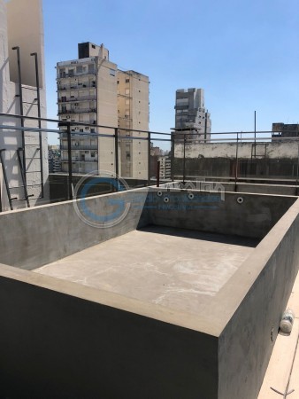 VENTA DEPARTAMENTO Semipiso UN DORMITORIO a estrenar. Balcon al frente y contrafrente con parrillero. Con cochera .Amenities en terraza vista al rio. Salta 1200
