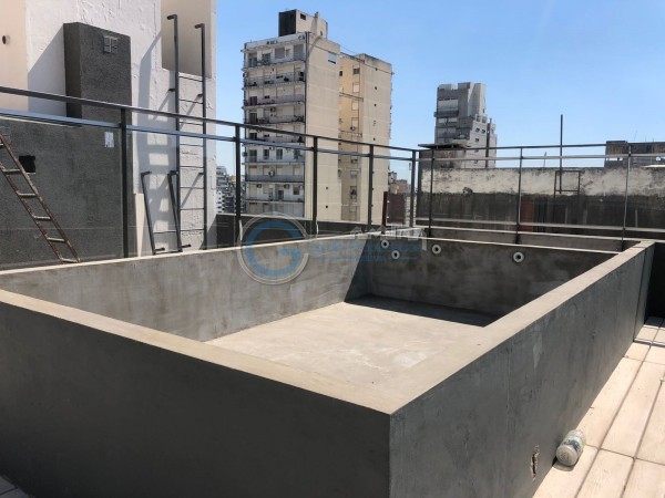 VENTA DEPARTAMENTO Semipiso UN DORMITORIO a estrenar. Balcon al frente y contrafrente con parrillero. Con cochera .Amenities en terraza vista al rio. Salta 1200