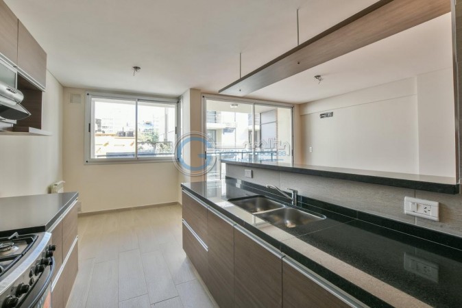 Semipiso DOS DORMITORIOS. Balcón y patio. Amenities. Entrega inmediata. Paraguay y Pellegrini