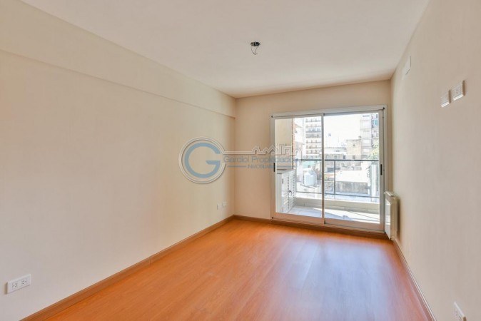 Semipiso DOS DORMITORIOS. Balcón y patio. Amenities. Entrega inmediata. Paraguay y Pellegrini