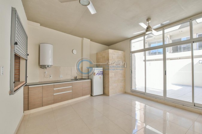 Semipiso DOS DORMITORIOS. Balcón y patio. Amenities. Entrega inmediata. Paraguay y Pellegrini