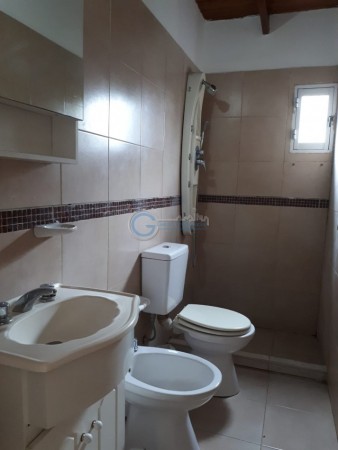 VENTA CONDOMINIO en FUNES, 4 casas independientes de un dormitorio con patio.