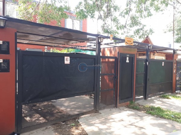 VENTA CONDOMINIO en FUNES, 4 casas independientes de un dormitorio con patio.