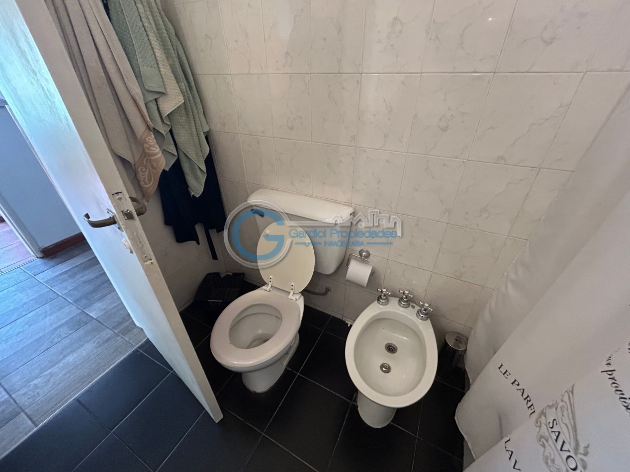 VENTA Casa de 3 dormitorios, con parque, piscina, quincho, cochera - Ayacucho 5800