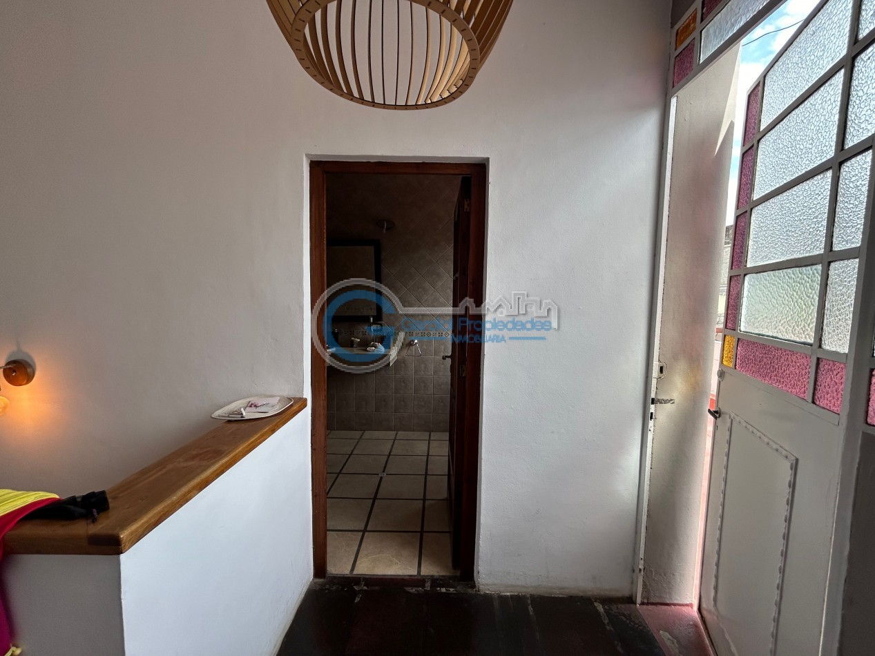 VENTA Casa de 3 dormitorios, con parque, piscina, quincho, cochera - Ayacucho 5800