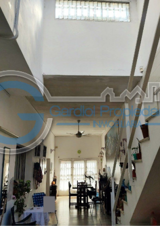 VENTA CASA AL FRENTE - Dos plantas - Tres dormitorios - Cochera - Tres patios - Terraza - BELLA VISTA