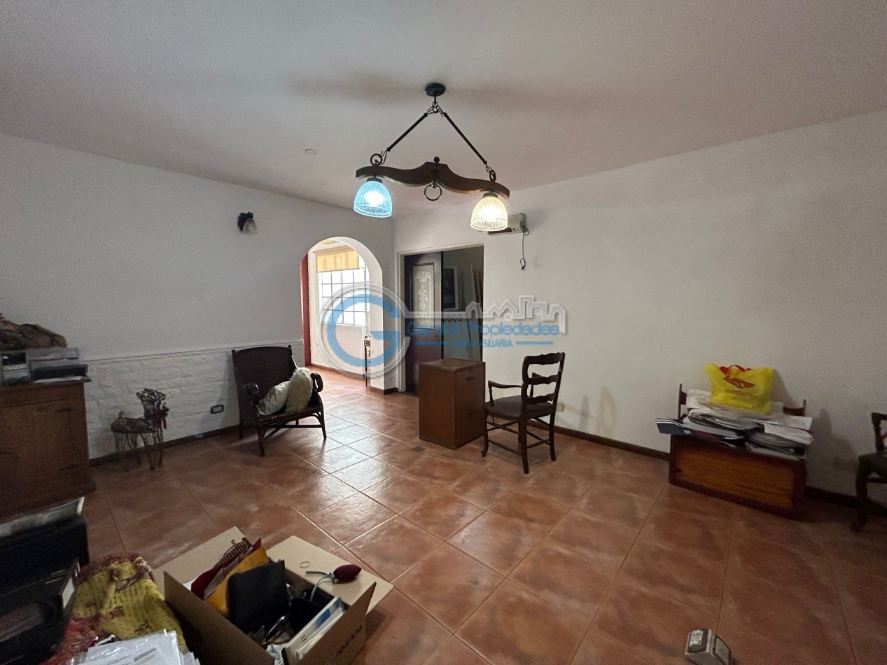 VENTA Casa de 3 dormitorios, con parque, piscina, quincho, cochera - Ayacucho 5800