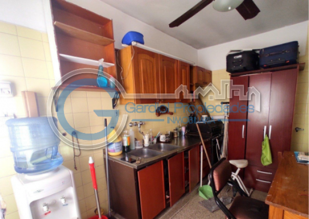 VENTA CASA AL FRENTE - Dos plantas - Tres dormitorios - Cochera - Tres patios - Terraza - BELLA VISTA