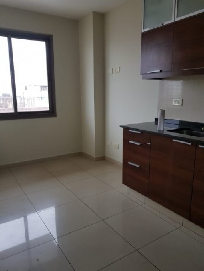 VENTA Impecable Departamento Semipiso Dos dormitorios . Cochera. Amenities.  España y Pellegrini