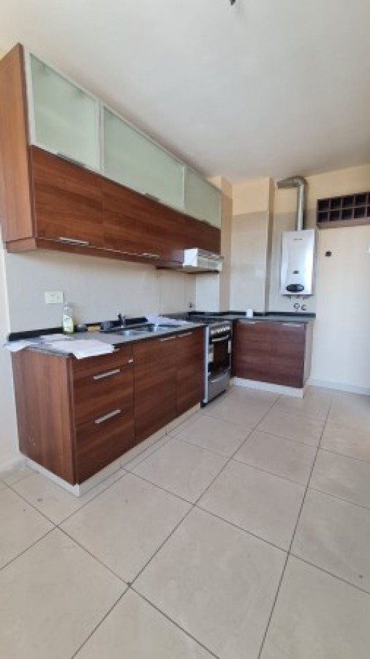 VENTA Impecable Departamento Semipiso Dos dormitorios . Cochera. Amenities.  España y Pellegrini