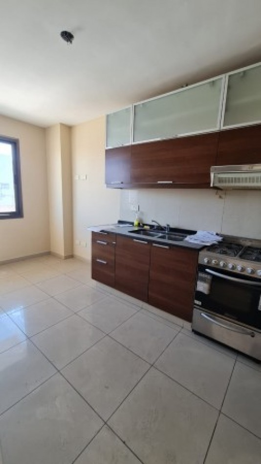 VENTA Impecable Departamento Semipiso Dos dormitorios . Cochera. Amenities.  España y Pellegrini