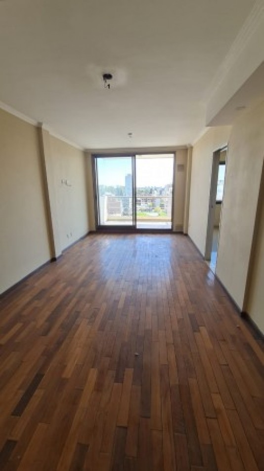 VENTA Impecable Departamento Semipiso Dos dormitorios . Cochera. Amenities.  España y Pellegrini