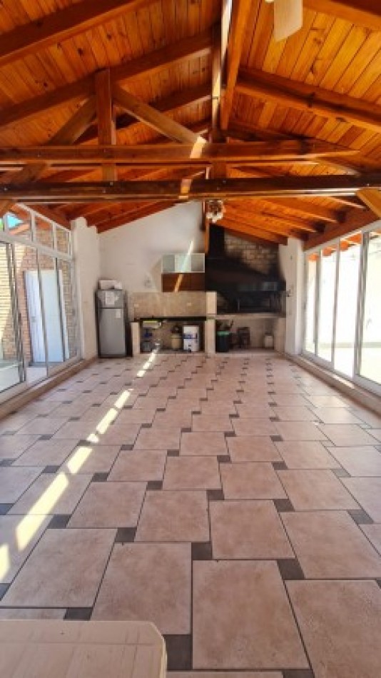 VENTA Impecable Departamento Semipiso Dos dormitorios . Cochera. Amenities.  España y Pellegrini