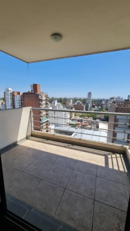 VENTA Impecable Departamento Semipiso Dos dormitorios . Cochera. Amenities.  España y Pellegrini