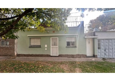 VENTA Casa al frente - Un dormitorio, galeria, patio, terraza - BARRIO BELLA VISTA