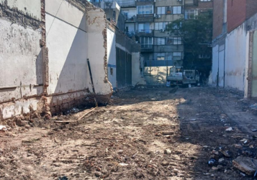 TERRENO CON PROYECTO EN VENTA. Montevideo 1045