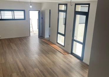 EN VENTA. impecable departamento de pasillo reciclado a nuevo. Tres dormitorios. Posiblidad de financiacion.  Paraguay 1900