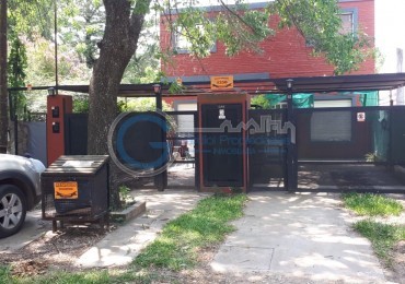 VENTA CONDOMINIO en FUNES, 4 casas independientes de un dormitorio con patio.