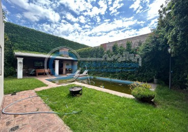 VENTA Casa de 3 dormitorios, con parque, piscina, quincho, cochera - Ayacucho 5800